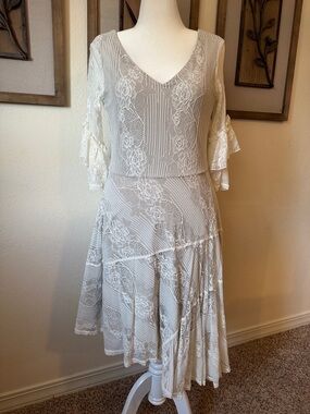 Mia Joy by Joyfolie Sz L Cream Lace Asymmetrical Midi Dress